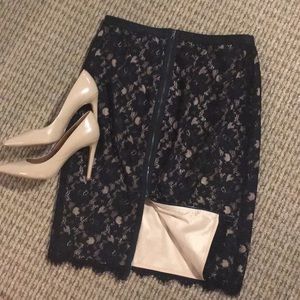 Bcbg maxazria lace knee length pencil skirt.